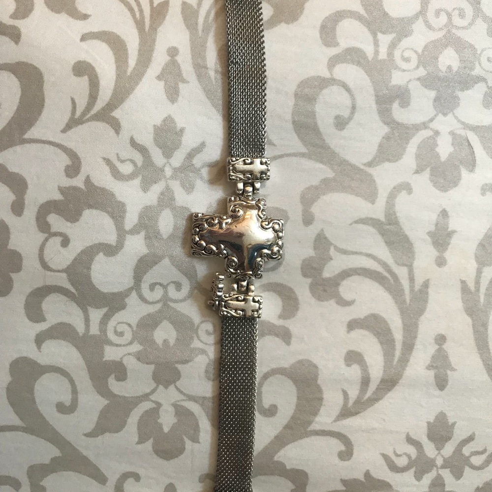 Silver cross 7 1/2 in fashion bracelet with clasp